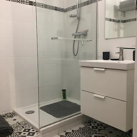 3 Pièces 10 Min De La Et Du Tram Appartamento *